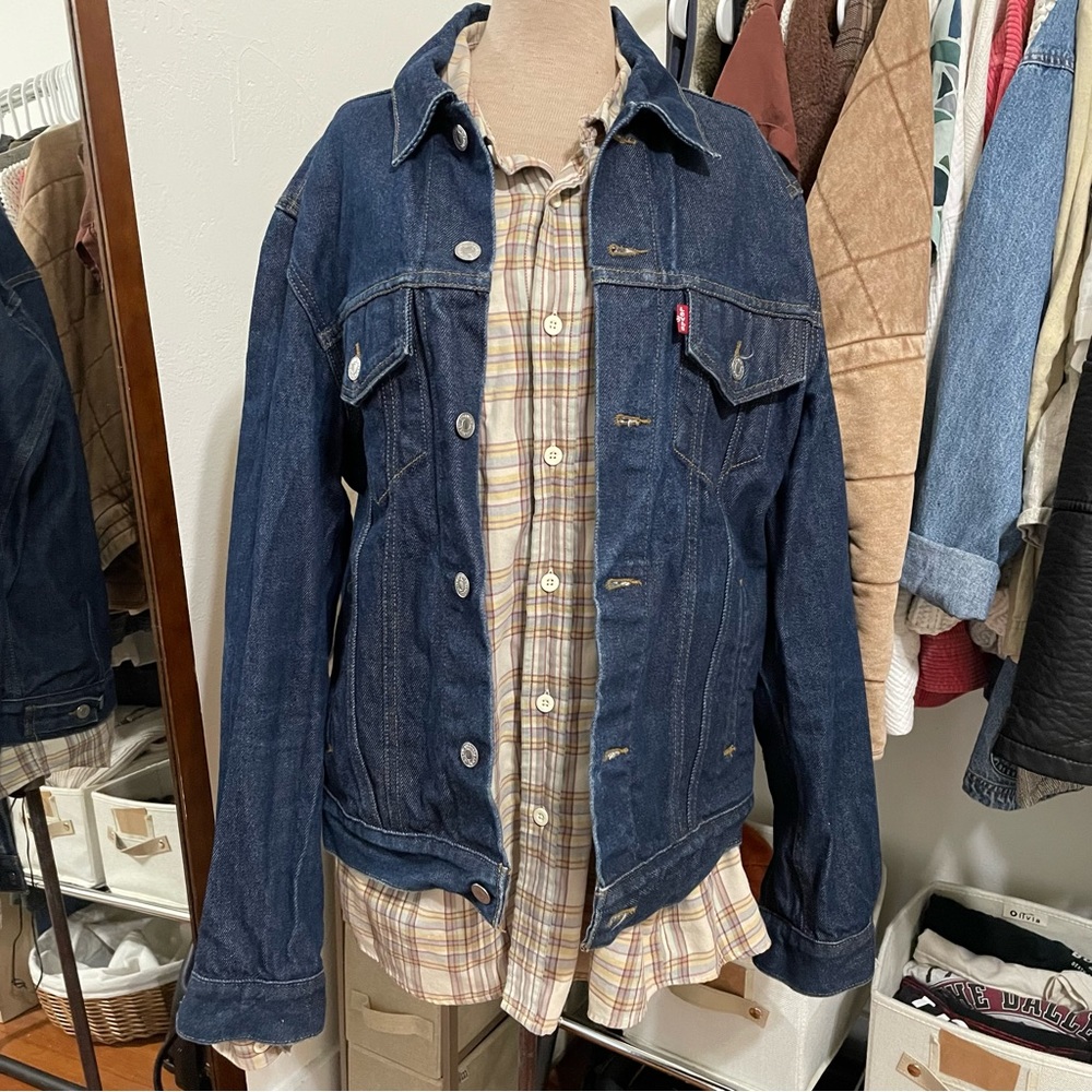 Levi’s Size M denim jacket.